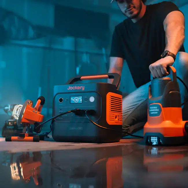 Jackery Explorer 2000 v2 solar generator specifications